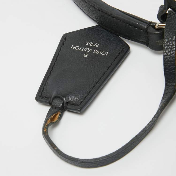 مملوكة مسبقًا Louis Vuitton Black Leather Lockme II Bag