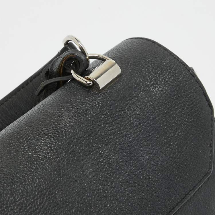 مملوكة مسبقًا Louis Vuitton Black Leather Lockme II Bag