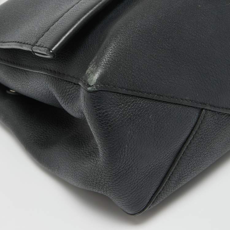 مملوكة مسبقًا Louis Vuitton Black Leather Lockme II Bag