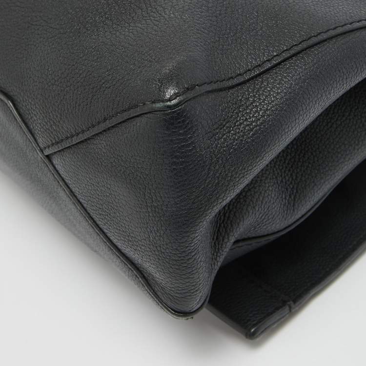 مملوكة مسبقًا Louis Vuitton Black Leather Lockme II Bag