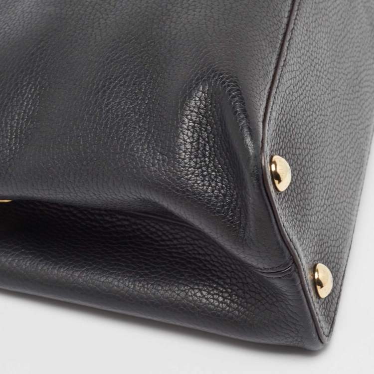 Pre Owned Louis Vuitton Black Leather Capucines MM Bag