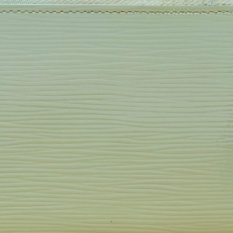 Pre Owned Louis Vuitton Amande Electric Epi Leather Zippy Wallet
