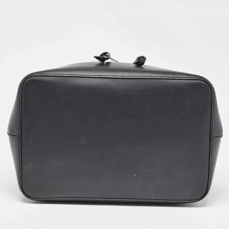 مملوكة مسبقًا Louis Vuitton Black Epi Leather NeoNoe MM Bag