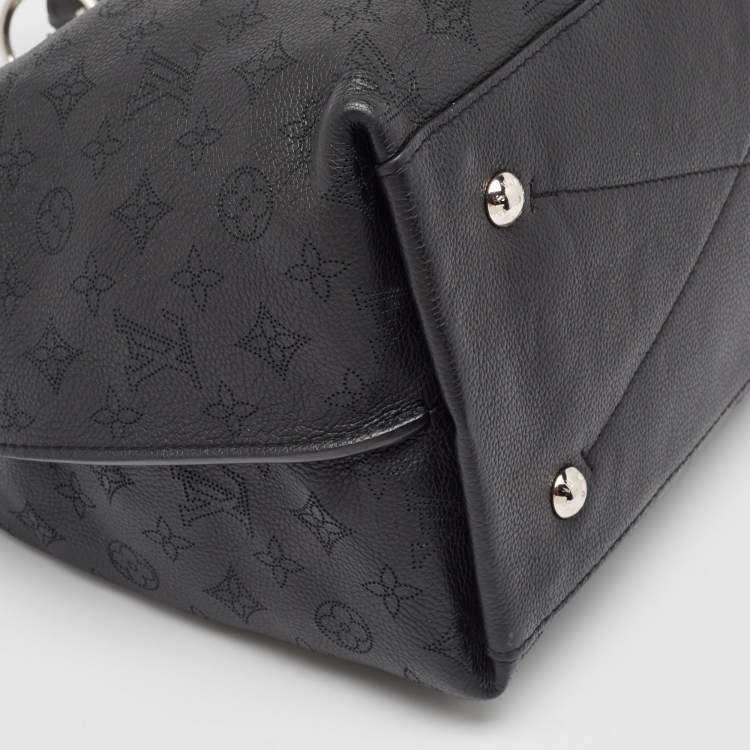 Pre Owned Louis Vuitton Black Monogram Mahina Leather Carmel Hobo