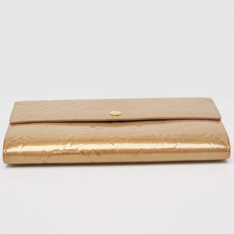 Pre Owned Louis Vuitton Beige Poudre Monogram Vernis Sarah Wallet