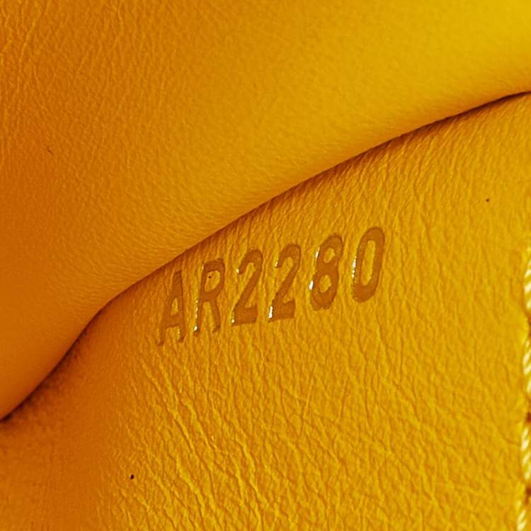 Pre Owned Louis Vuitton Citron Taurillon Leather Capucines Mini Bag