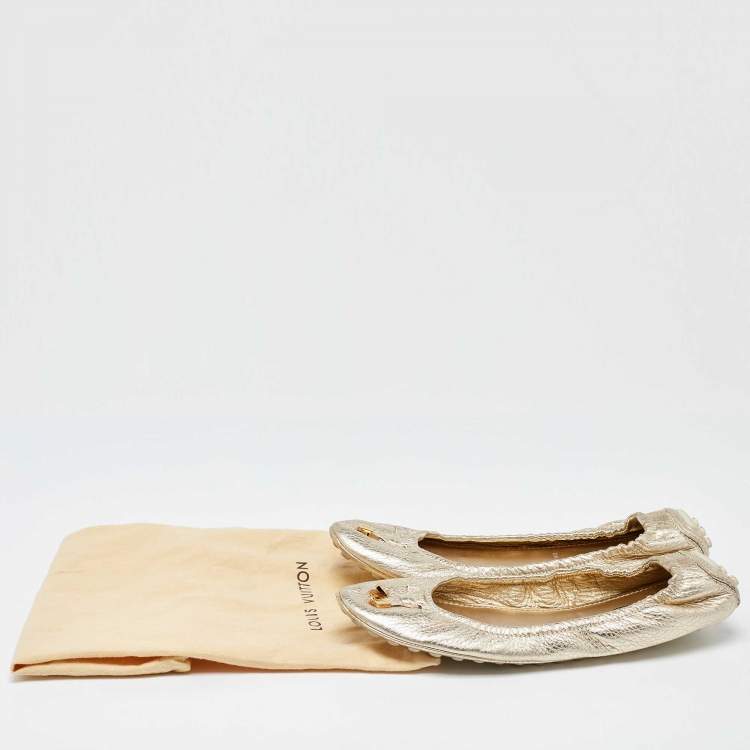 مملوكة مسبقًا Louis Vuitton Gold Leather Ballet Flats Size 39.5