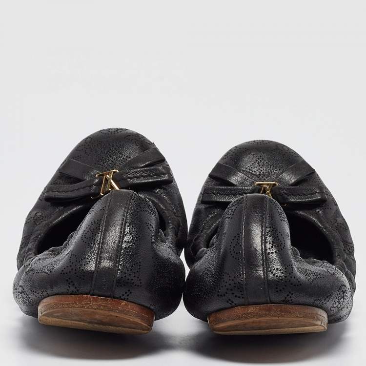 Pre Owned Louis Vuitton Black Monogram Leather Elba Scrunch Ballet Flats Size 39.5