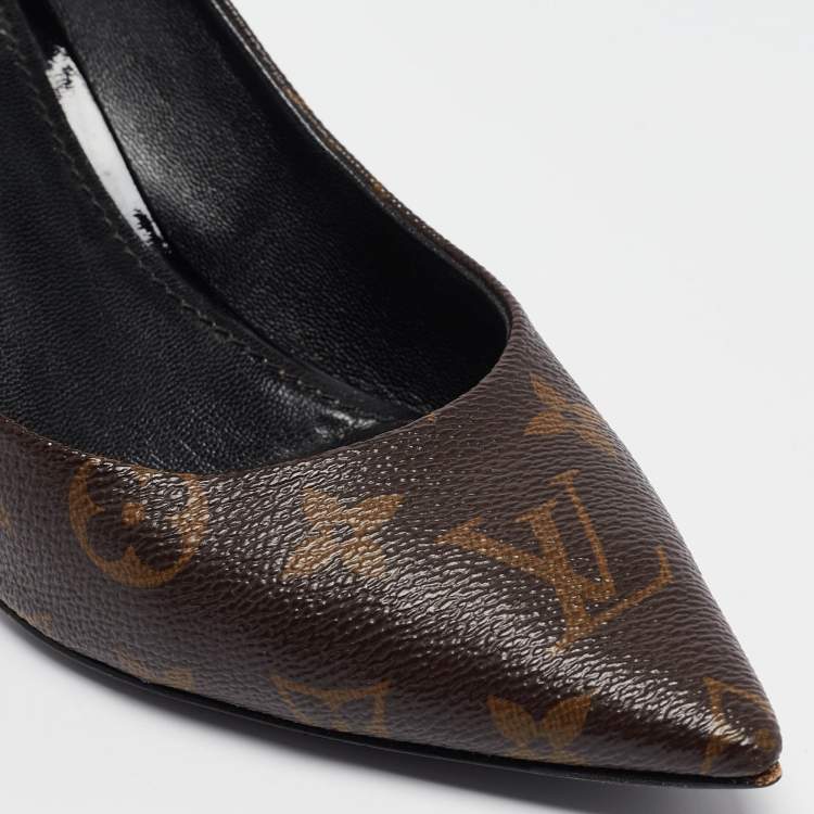 مملوكة مسبقًا Louis Vuitton Brown Monogram Coated Canvas Chérie Pointed Toe Pumps Size 38.5