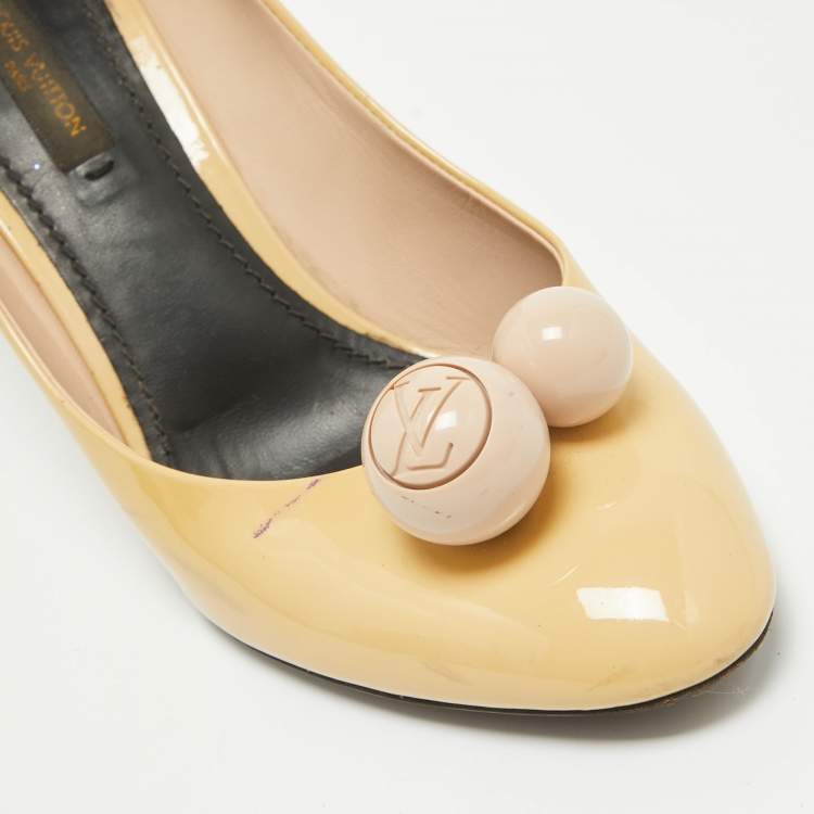 Pre Owned Louis Vuitton Beige Patent Leather Betty Pumps Size 37.5