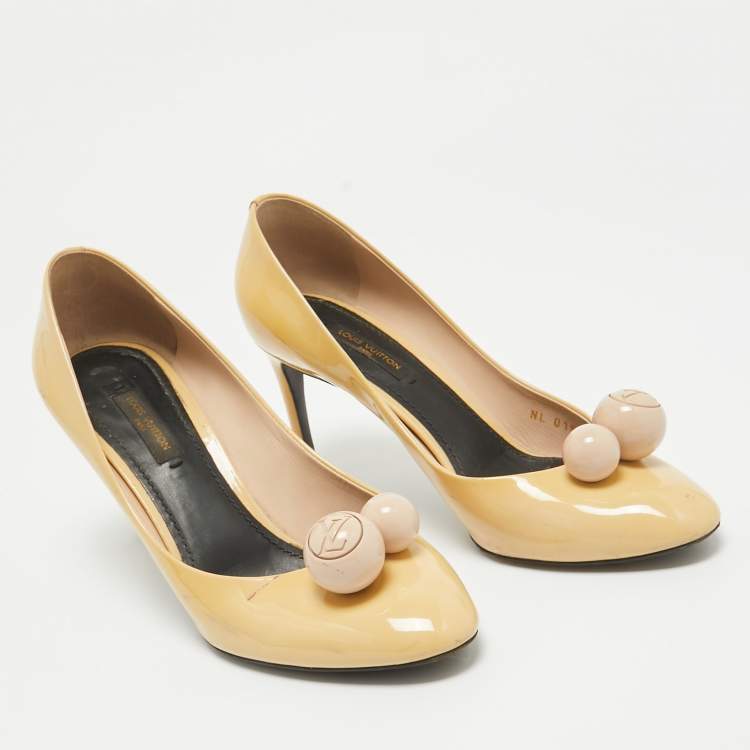Pre Owned Louis Vuitton Beige Patent Leather Betty Pumps Size 37.5