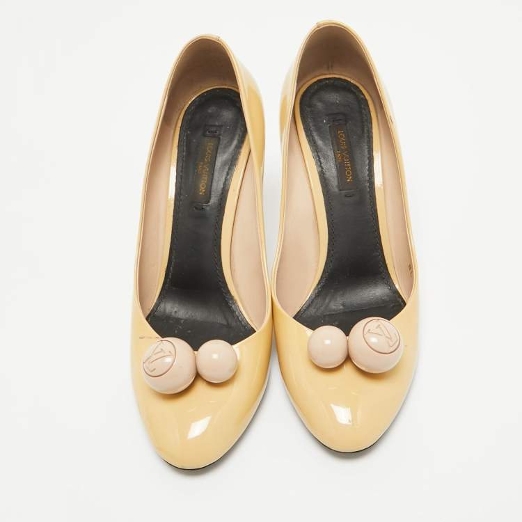 Pre Owned Louis Vuitton Beige Patent Leather Betty Pumps Size 37.5
