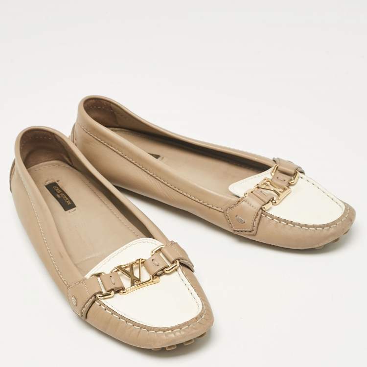 Pre Owned Louis Vuitton Beige/White Leather Oxford Loafers Size 39