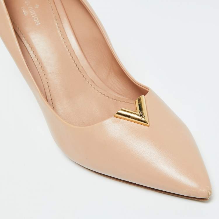 Pre Owned Louis Vuitton Beige Leather Heart Breaker Pumps Size 38.5