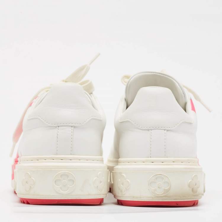 مملوكة مسبقًا Louis Vuitton White Leather Time Out Lace Up Sneakers Size 38.5