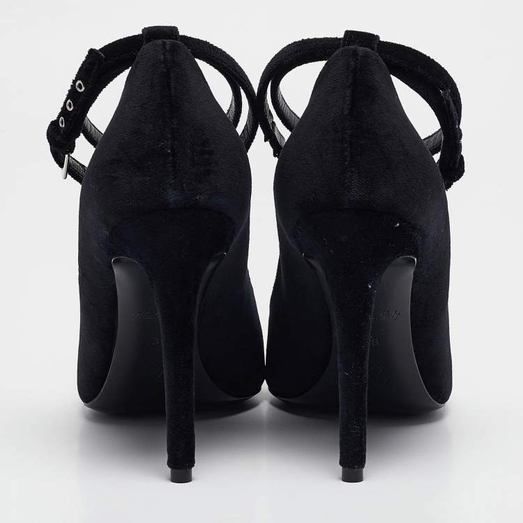 مملوكة مسبقًا Louis Vuitton Black Velvet Pointed Toe Pumps Size 38