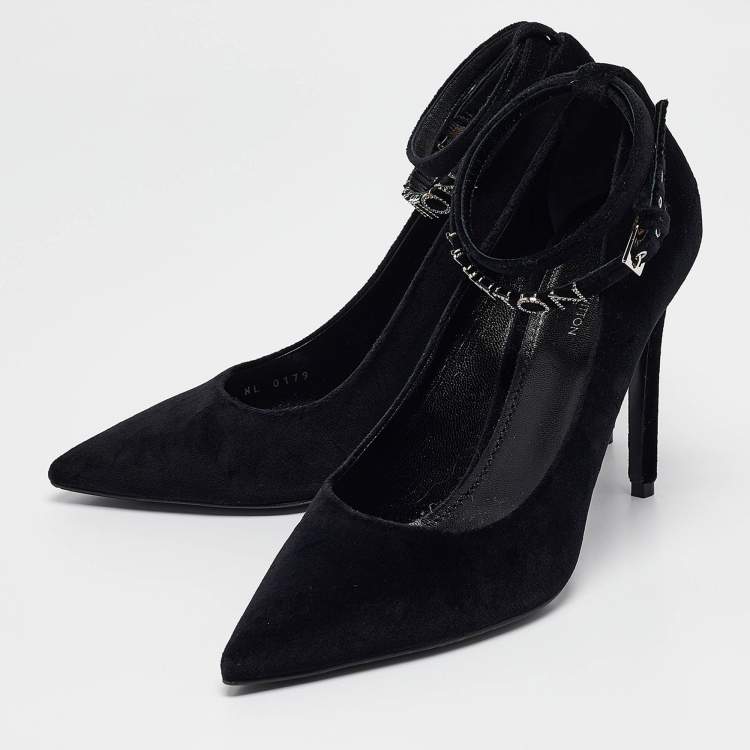 مملوكة مسبقًا Louis Vuitton Black Velvet Pointed Toe Pumps Size 38