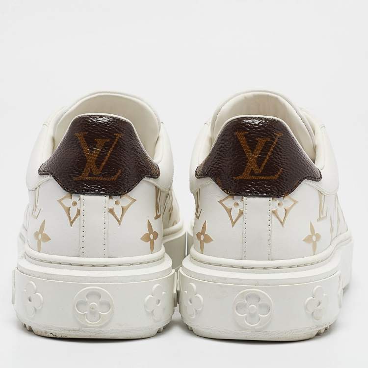 مملوكة مسبقًا Louis Vuitton White/Gold Monogram Leather Time Out Sneakers Size 37.5