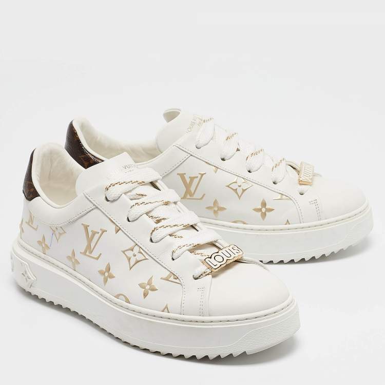 مملوكة مسبقًا Louis Vuitton White/Gold Monogram Leather Time Out Sneakers Size 37.5