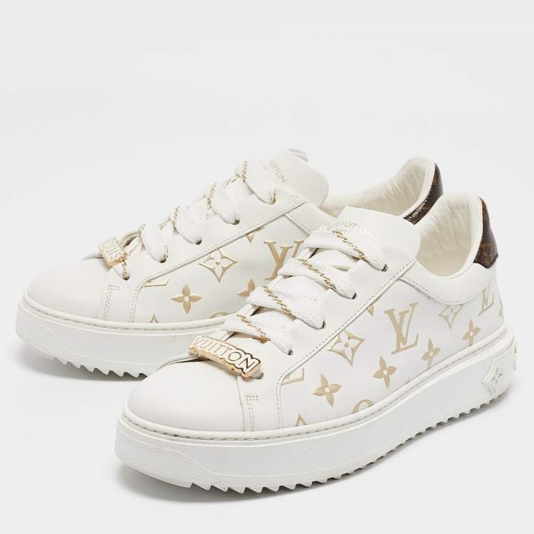 مملوكة مسبقًا Louis Vuitton White/Gold Monogram Leather Time Out Sneakers Size 37.5