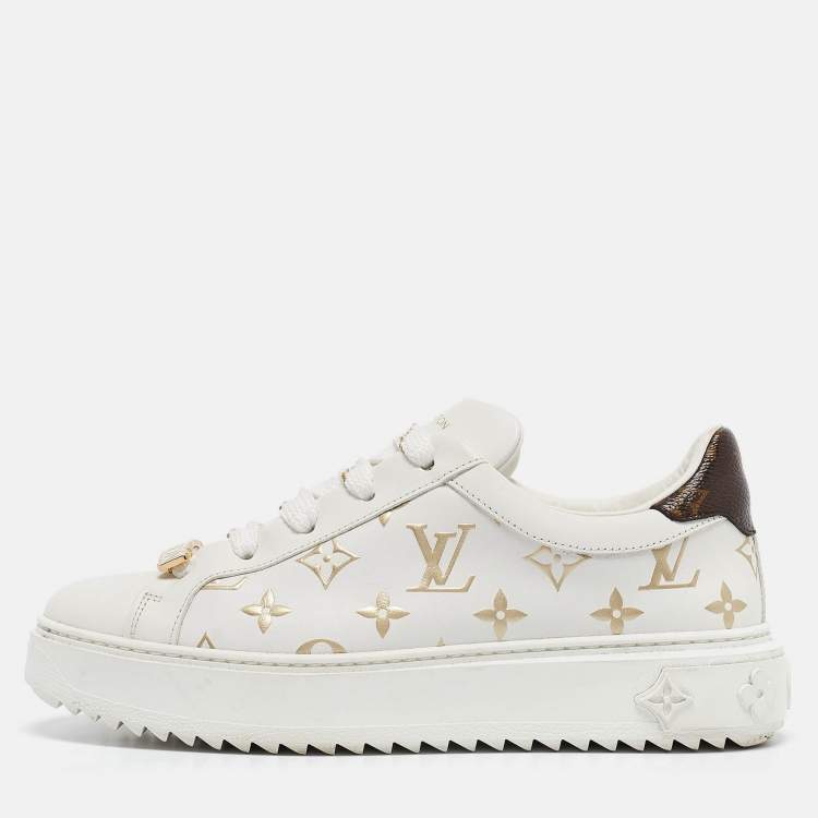 مملوكة مسبقًا Louis Vuitton White/Gold Monogram Leather Time Out Sneakers Size 37.5