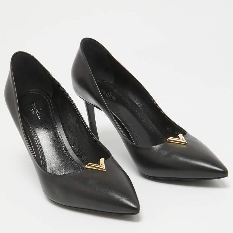Pre Owned Louis Vuitton Black Leather Heartbreaker Pumps Size 41