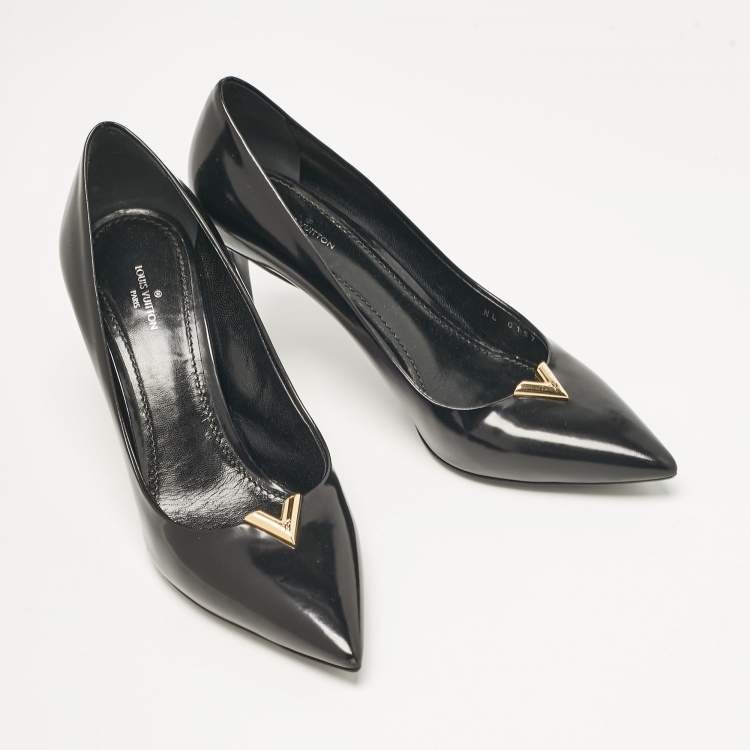 Pre Owned Louis Vuitton Black Leather Heart Breaker Pumps Size 38