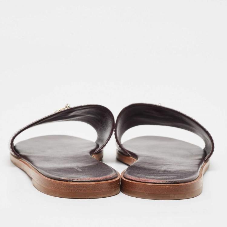 مملوكة مسبقًا Louis Vuitton Burgundy Patent Leather Lock It Flat Sandals Size 40