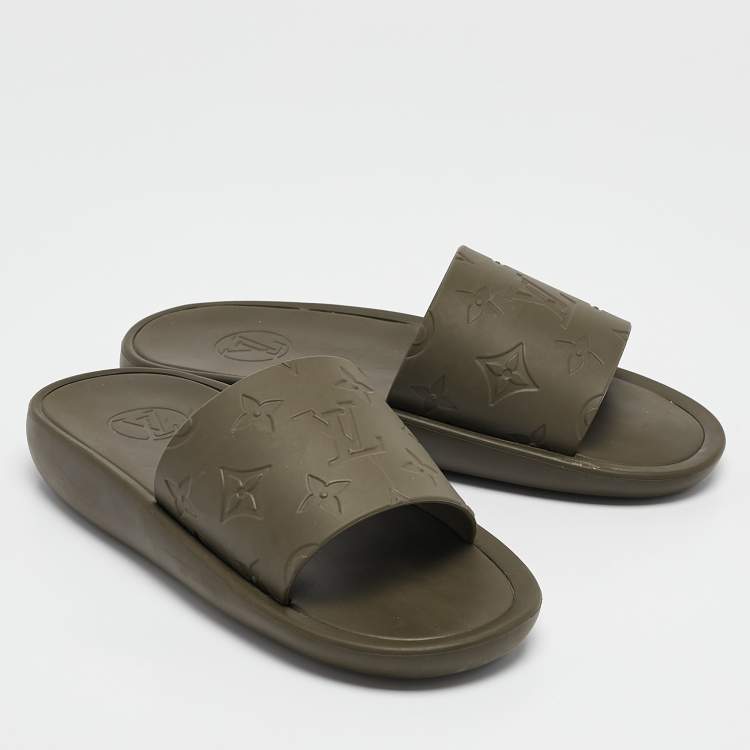 Pre Owned Louis Vuitton Green Green Rubber Sunbath Flat Slides Size 36