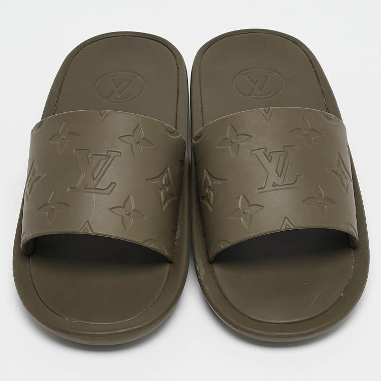 Pre Owned Louis Vuitton Green Green Rubber Sunbath Flat Slides Size 36