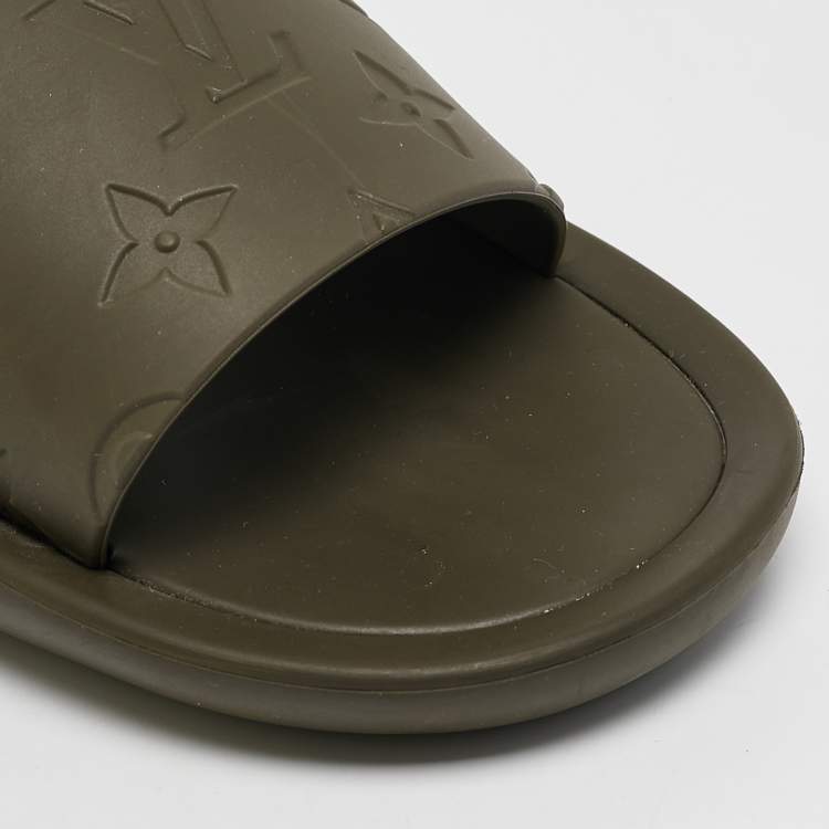 Pre Owned Louis Vuitton Green Green Rubber Sunbath Flat Slides Size 36