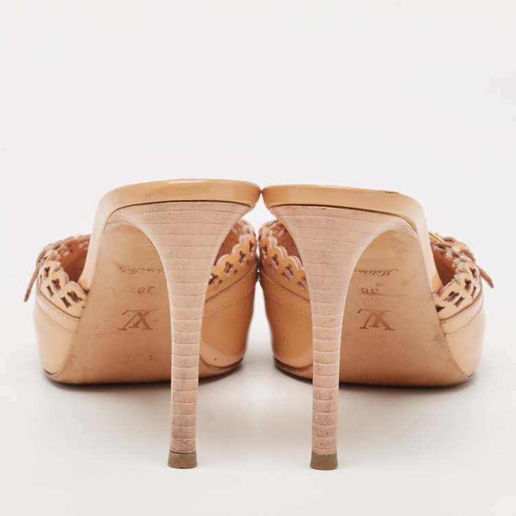 Pre Owned Louis Vuitton Beige Patent Leather Cut Buckle Detail Slide Sandals Size 38