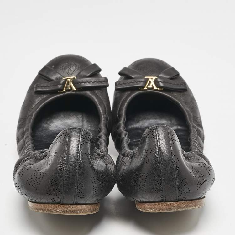 Pre Owned Louis Vuitton Black Monogram Leather Elba Scrunch Ballet Flats Size 39