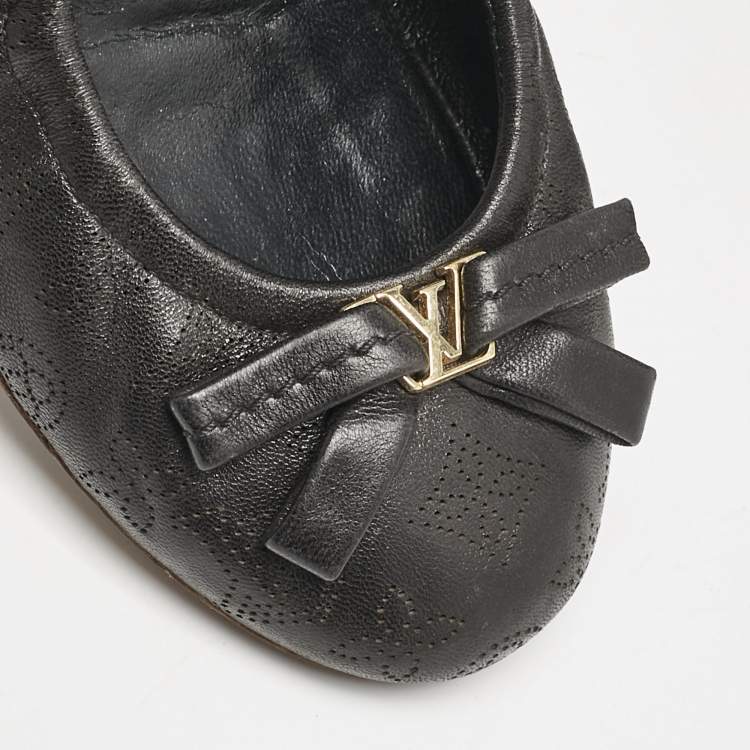 Pre Owned Louis Vuitton Black Monogram Leather Elba Scrunch Ballet Flats Size 39