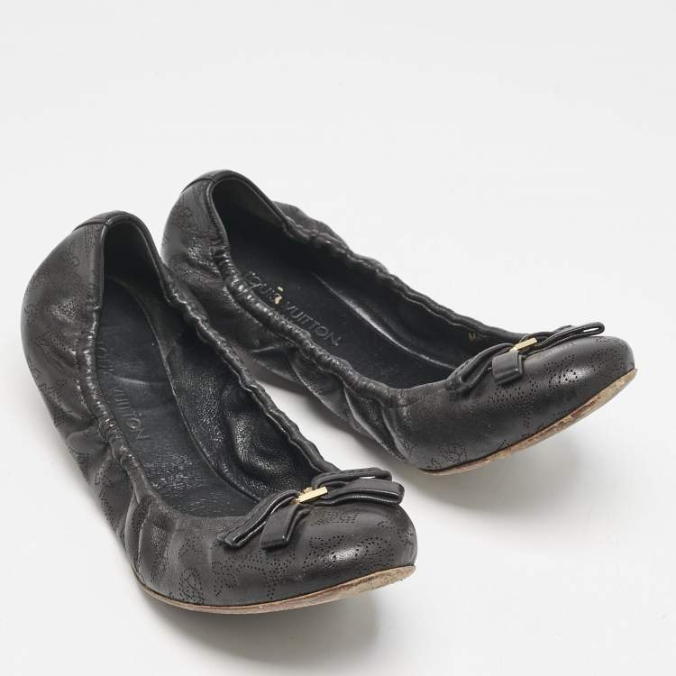 Pre Owned Louis Vuitton Black Monogram Leather Elba Scrunch Ballet Flats Size 39