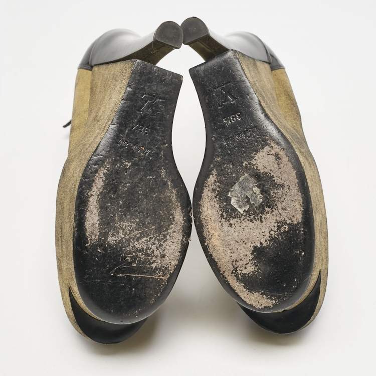 Pre Owned Louis Vuitton Gold/Black Leather and Patent Leather Wedge Pumps Size 38.5