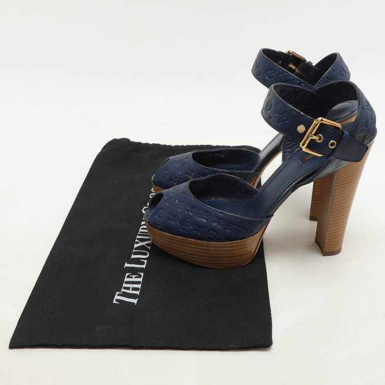 مملوكة مسبقًا Louis Vuitton Blue Monogram Emrpiente Leather Platform Pumps Size 40