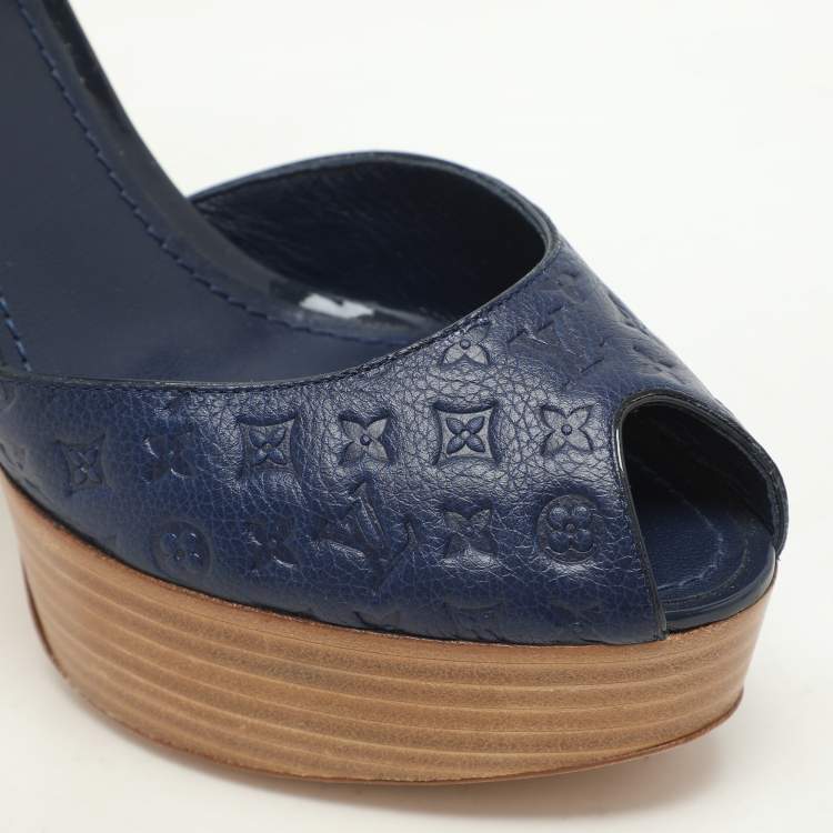 مملوكة مسبقًا Louis Vuitton Blue Monogram Emrpiente Leather Platform Pumps Size 40