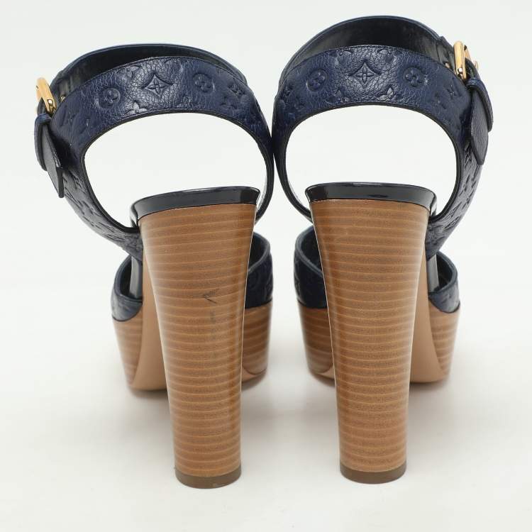 مملوكة مسبقًا Louis Vuitton Blue Monogram Emrpiente Leather Platform Pumps Size 40