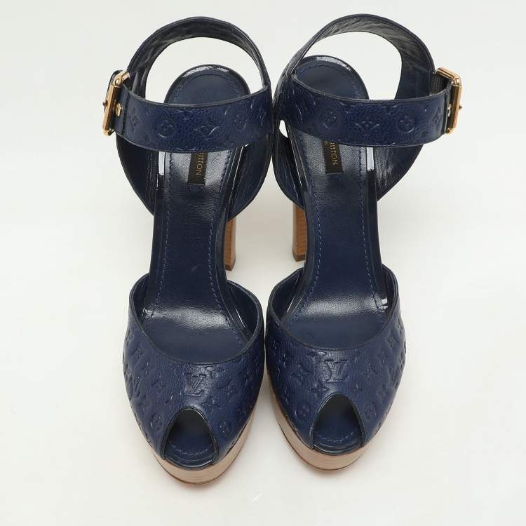 مملوكة مسبقًا Louis Vuitton Blue Monogram Emrpiente Leather Platform Pumps Size 40