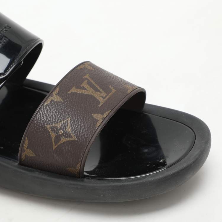 Pre Owned Louis Vuitton Black/Brown Monogram Rubber Sunbath Flat Slides Size 40