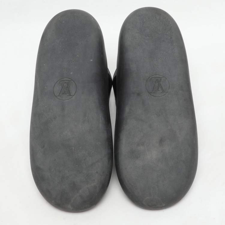 Pre Owned Louis Vuitton Black/Brown Monogram Rubber Sunbath Flat Slides Size 40