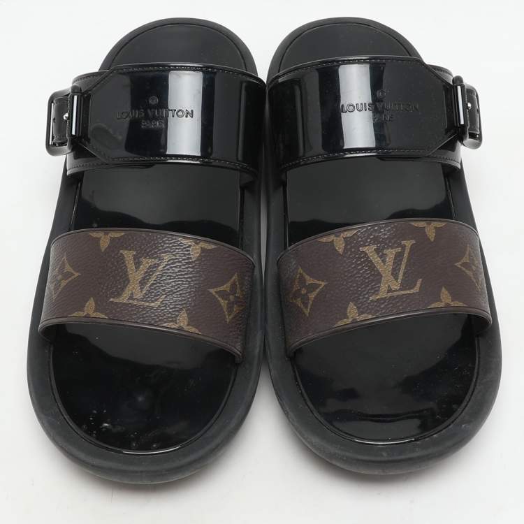 Pre Owned Louis Vuitton Black/Brown Monogram Rubber Sunbath Flat Slides Size 40