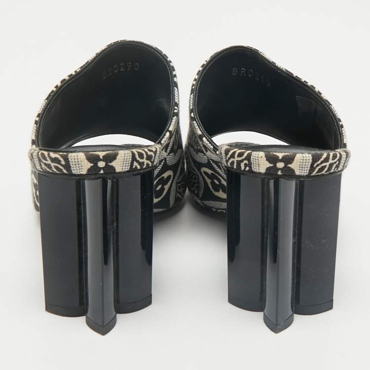 Pre Owned Louis Vuitton Navy Blue Denim Silhouette Mules Size 35
