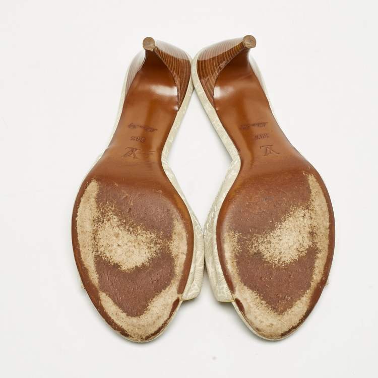 Pre Owned Louis Vuitton Yellow/Cream Monogram Fabric and Patent Leather Bow Slide Sandals Size 39.5