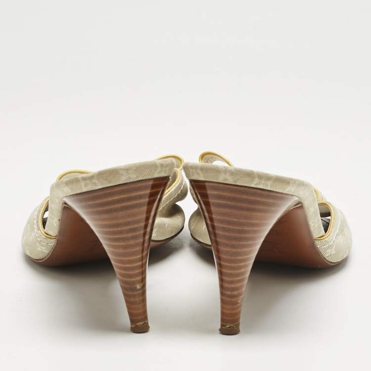Pre Owned Louis Vuitton Yellow/Cream Monogram Fabric and Patent Leather Bow Slide Sandals Size 39.5