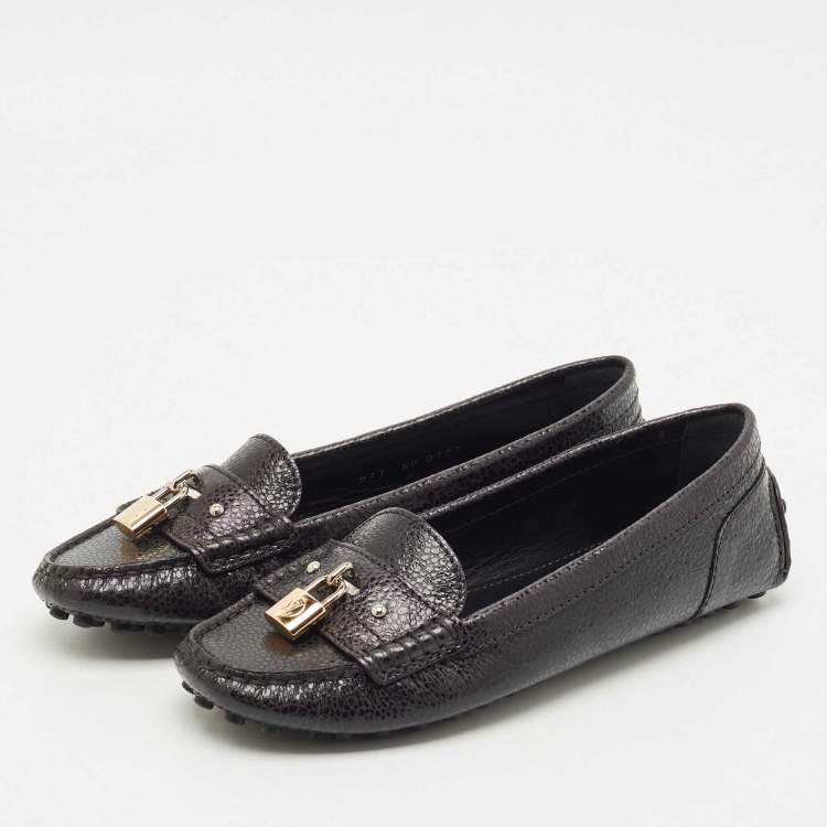 Pre Owned Louis Vuitton Black Leather Close Up Loafers Size 37