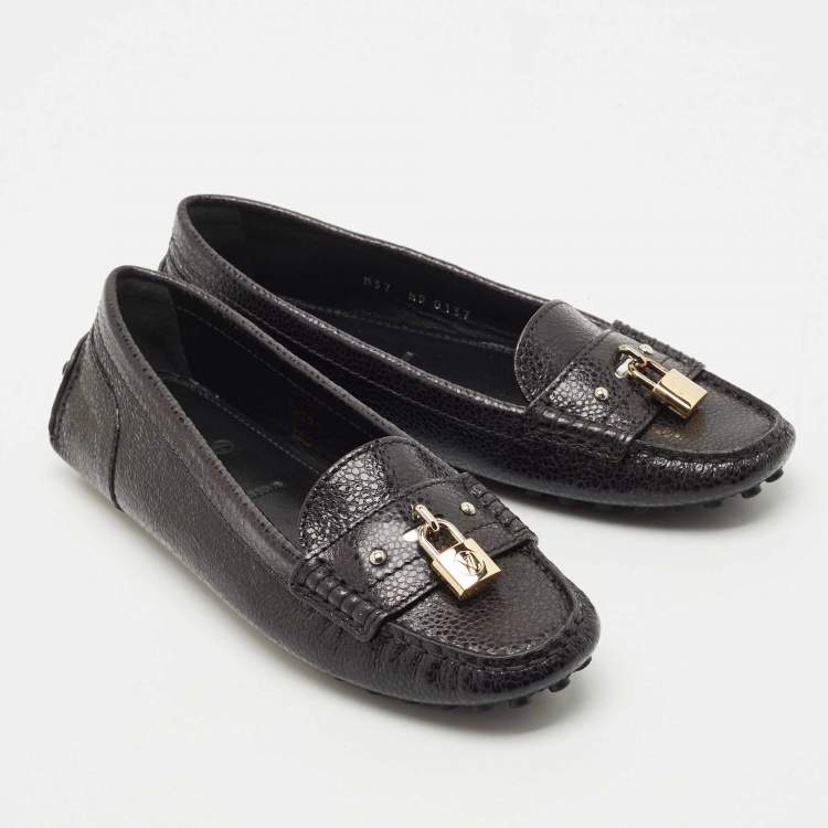 Pre Owned Louis Vuitton Black Leather Close Up Loafers Size 37