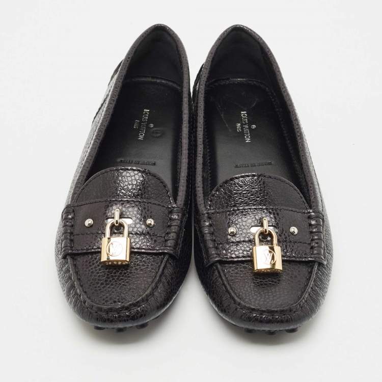 Pre Owned Louis Vuitton Black Leather Close Up Loafers Size 37
