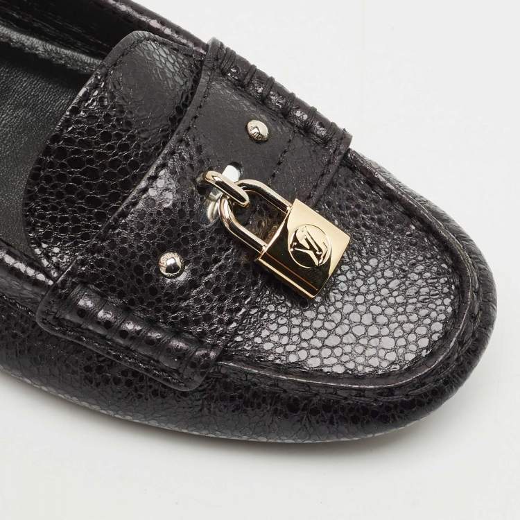 Pre Owned Louis Vuitton Black Leather Close Up Loafers Size 37